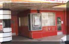 front-exterior.jpg (72457 bytes)